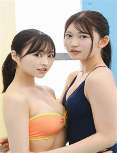 美女露着奶头光胸光屁屁还趴着打光屁-青楼名妓 童珍