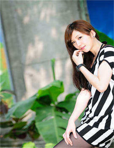 湖畔春晓